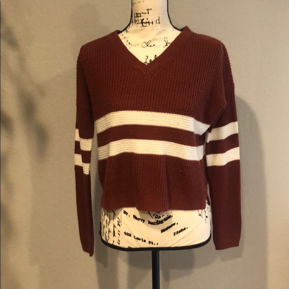 Oversized V neck maroon sweater